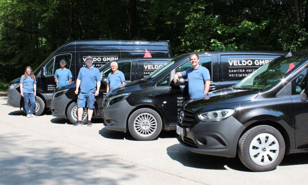 Gruppenbild Firmenfahrzeuge Veldo GmbH Sanitär Heizung Klima München